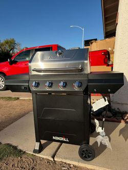 New Nexgrill 4-Burner Gas Grill