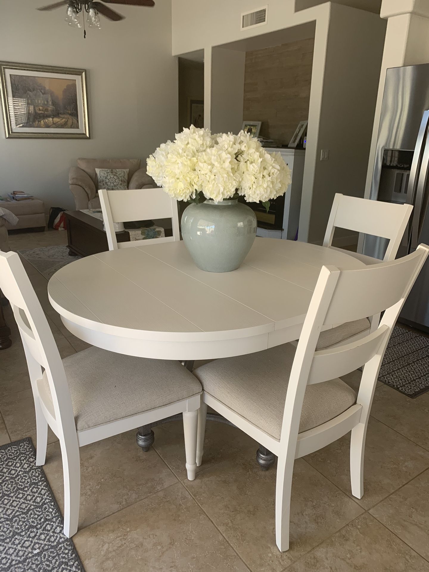 WHITE 5 PIECE KITCHEN TABLE AND. CHAIRS (Jacklin by Kelly Clarkson furniture)