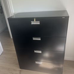 File Cabinet In excellent Condition 