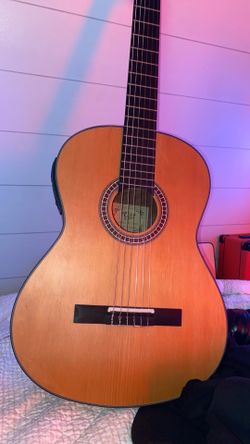 Guitar with tuner