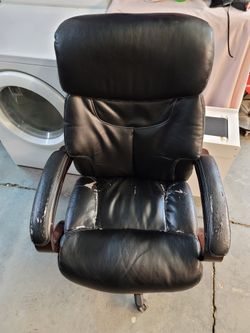 Office Chair Has Peeling As Shown 
