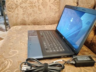 Laptop HP-15-2000-AMD E300 R-8gb ram-80gb HD SSD solid-go-od for stud-ents.