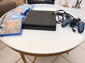 PlayStation 4 (great condition)