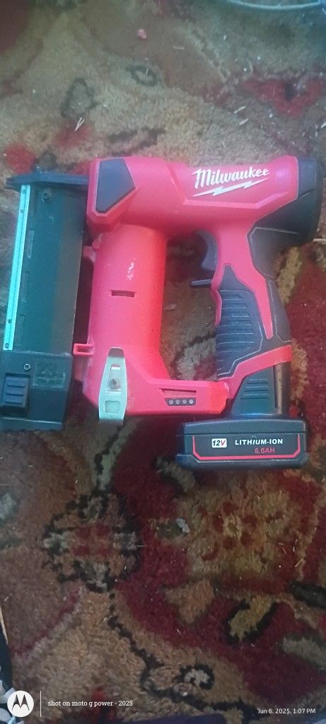 Milwaukee 12v Cordless Pin Nailer