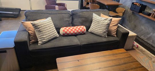 Comfy couch/pulls out to full bed