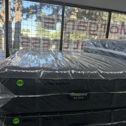 QUEEN SIZE SIMMONS BEAUTYREST BLACK SERIES 3 (MEDIUM) MATTRESS & BOX SPRING BED SET