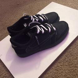 Black Nike Shoes