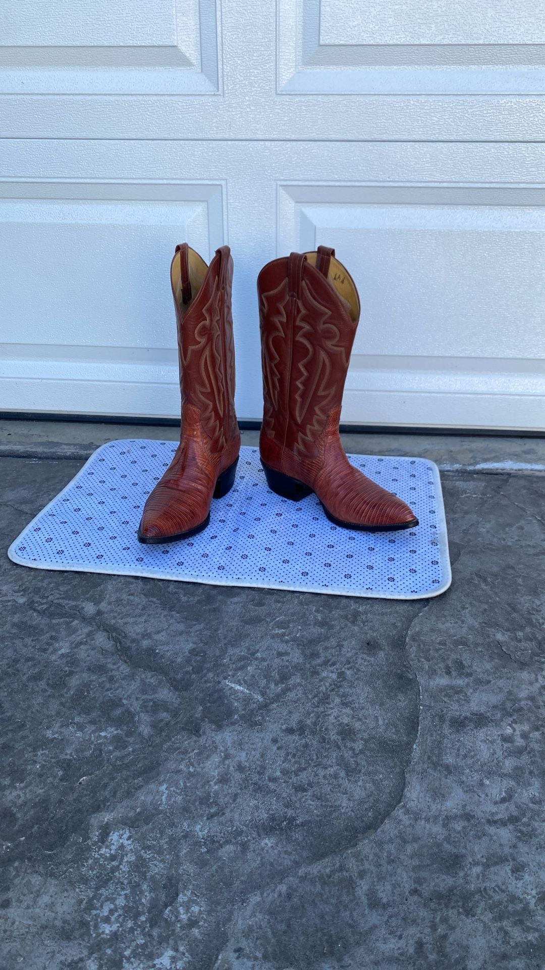 7 1/2 Cowboy Leather Boots Exelent Codition