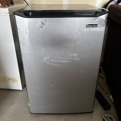 Magic Chef Mini Fridge 