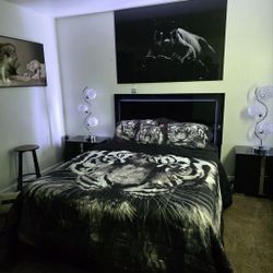 Queen Bedroom Set, Lamp, Fireplace