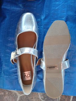 New Womens Size 7.5 Flats