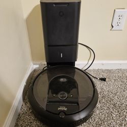 Roomba iRobot I7+ With 60day Doc Station