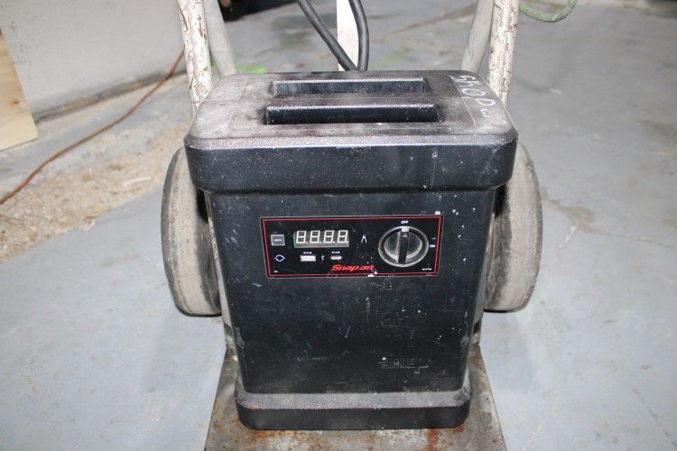 Snap-On EEJP700 12V Battery Engine Starter Plus / Jump Box with dolly