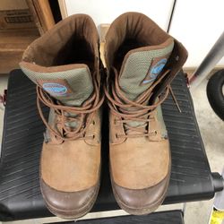 Palladium 9.5 waterproof boots