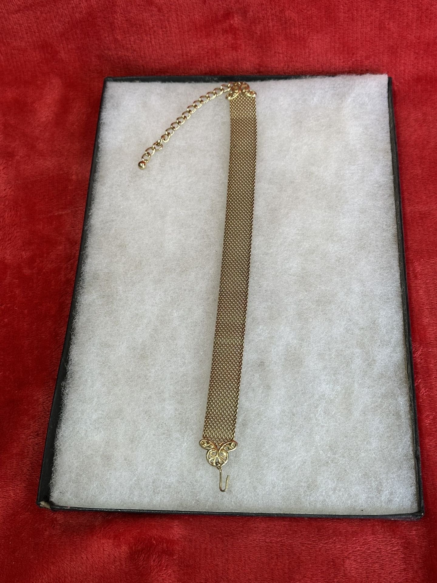 Vintage Gold Mesh Choker Necklace – Elegant Statement Piece 