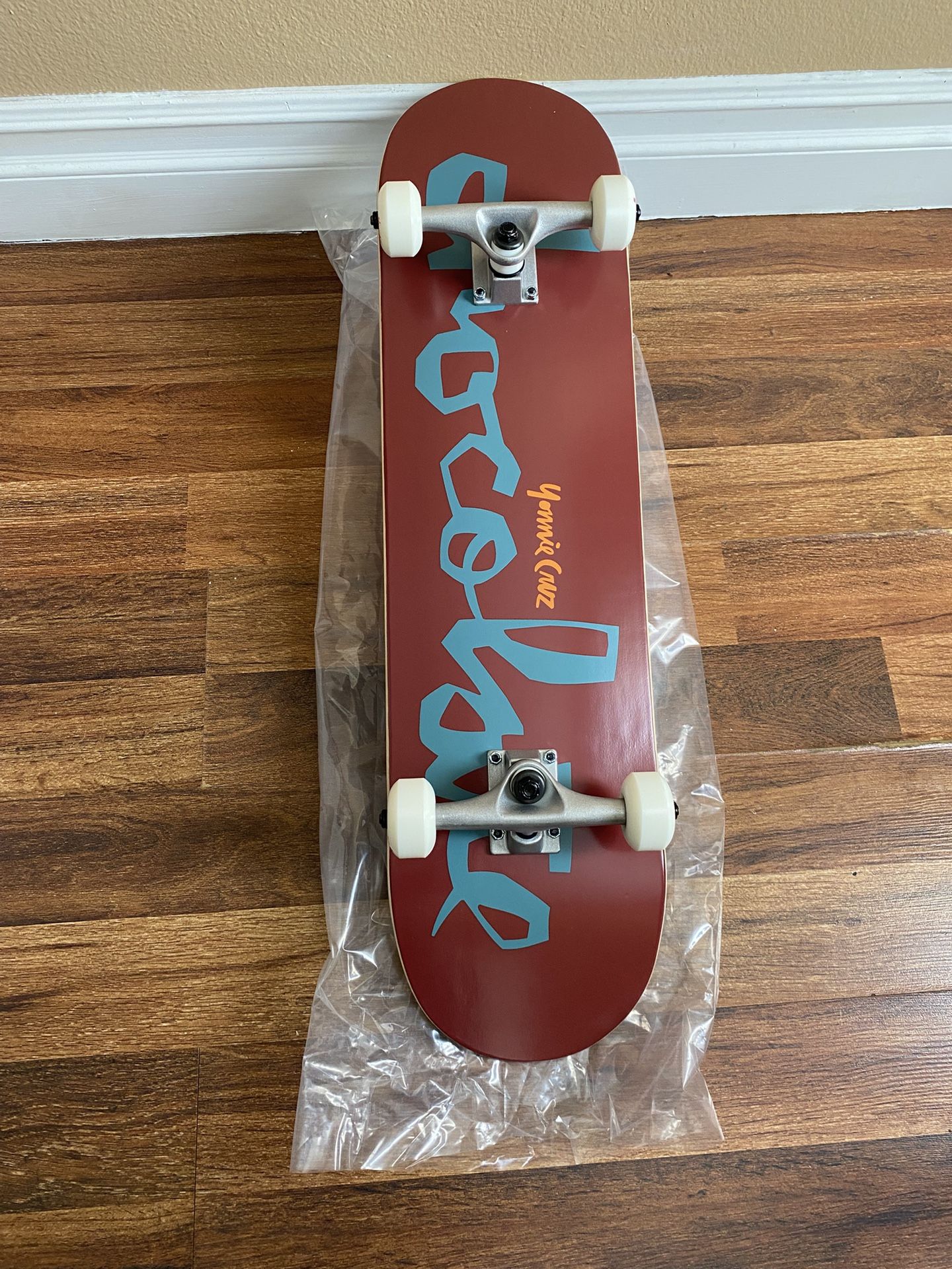 CHOCOLATE PROFESSIONAL SKATEBOARD BRAND NEW SIZE 8;;ππ