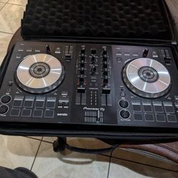 DJ controller 