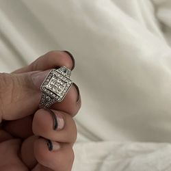 **Stunning 10k White Gold Ring with 1k Diamond - Timeless Elegance**