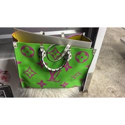 Louis Vuitton Monogram Giant Onthego GM tote bag