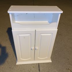 White Cabinet Approx 31x22x7.5