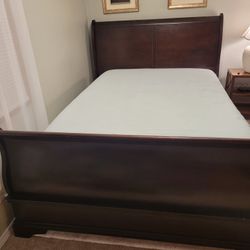  Queen Sleigh Bed 