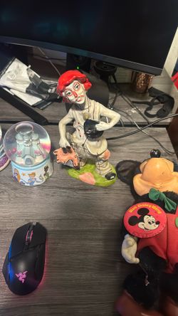 Clown statue