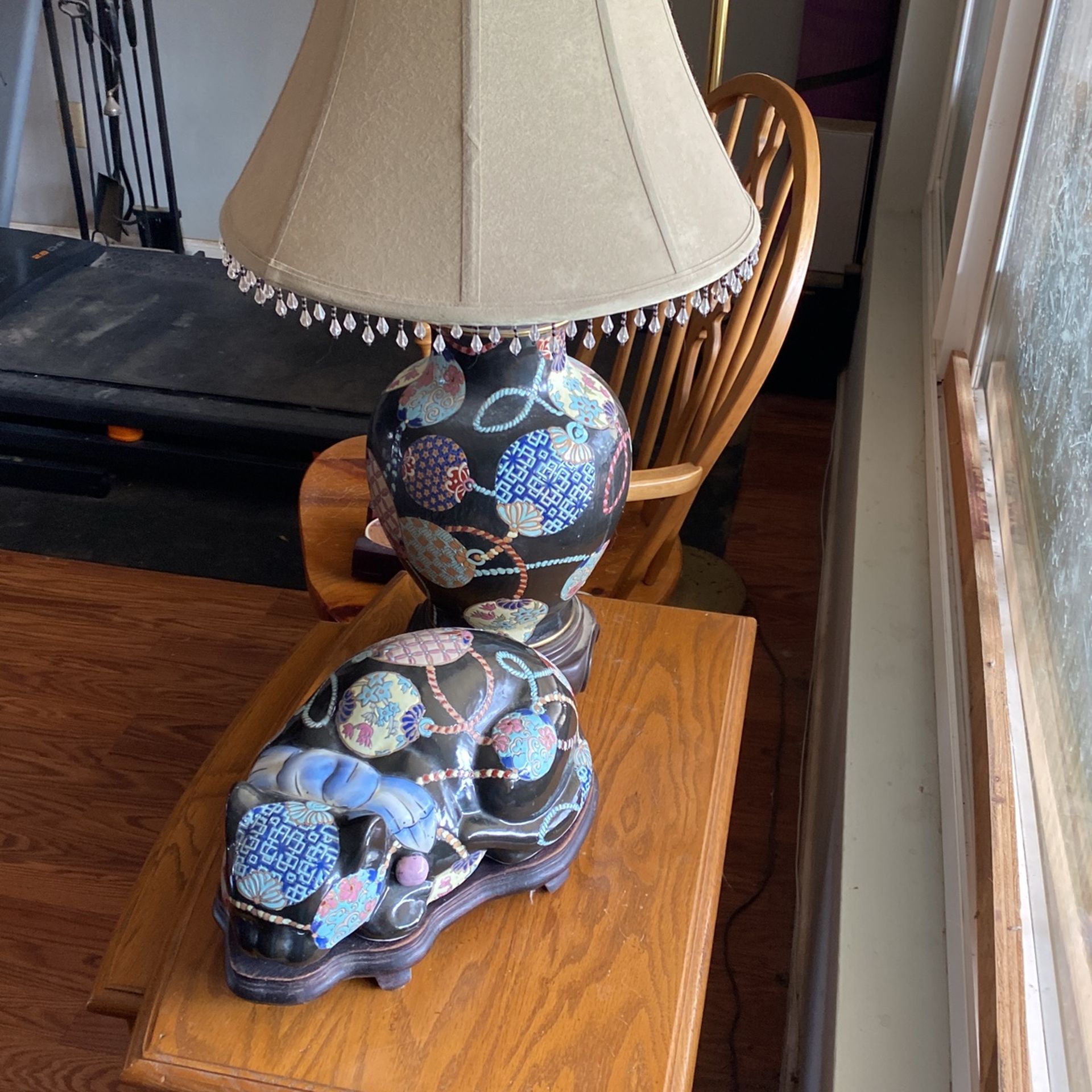 Ethan Allen Vintage Antique, ceramic urn style lamp with matching ceramic cat