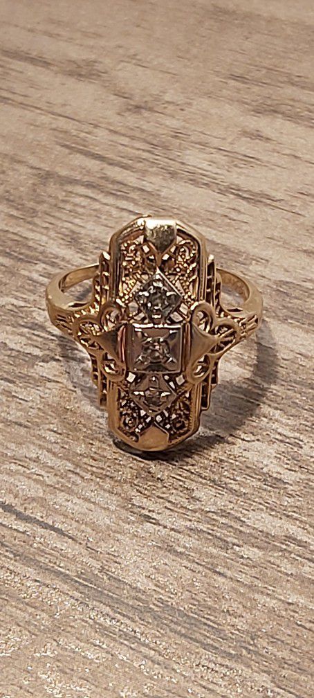 10k Yellow Gold Vintage Ring With Small Diamonds Size 8