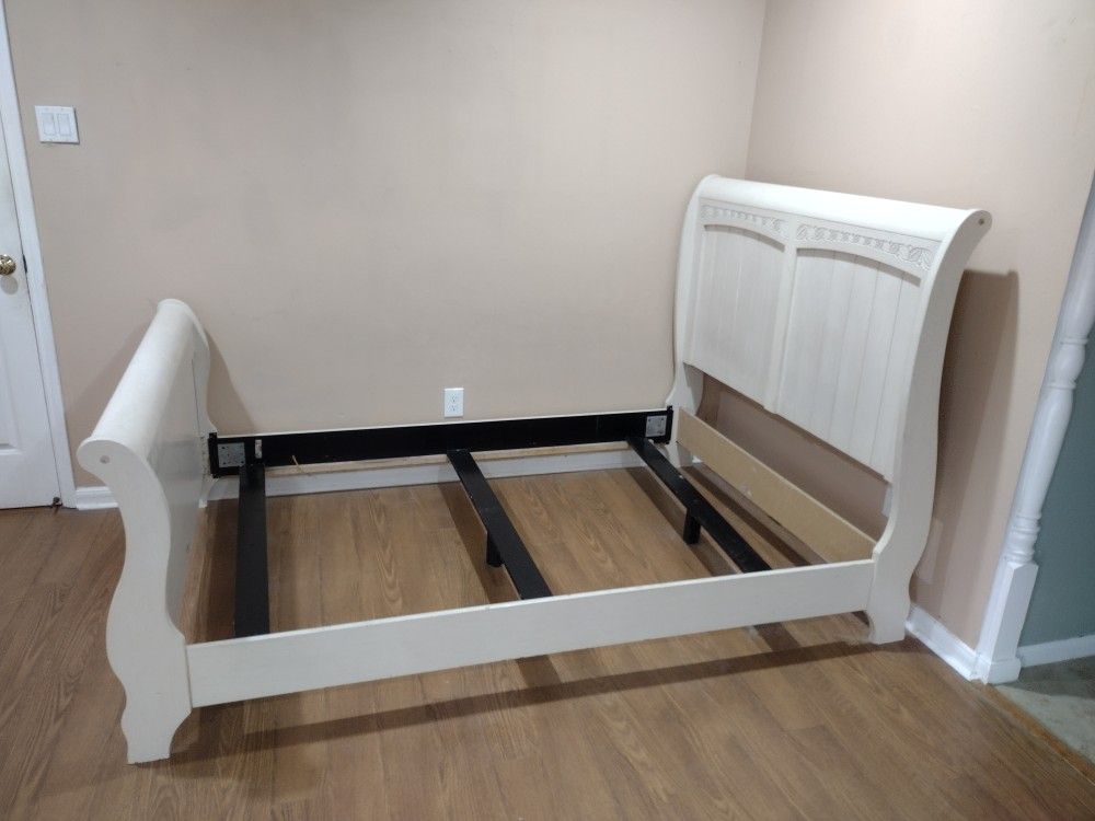 Bed Frame Full Size *FREE*