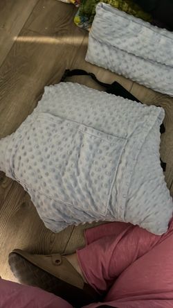 Hysterectomy pillow / with seatbelt pillow