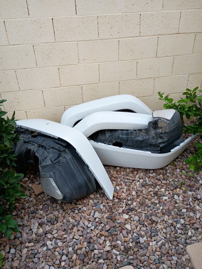 OEM Stock Body Parts – 2016 Jeep Wrangler Sahara JK (4-door) – Fenders, Liners, Front & Rear Bumpers