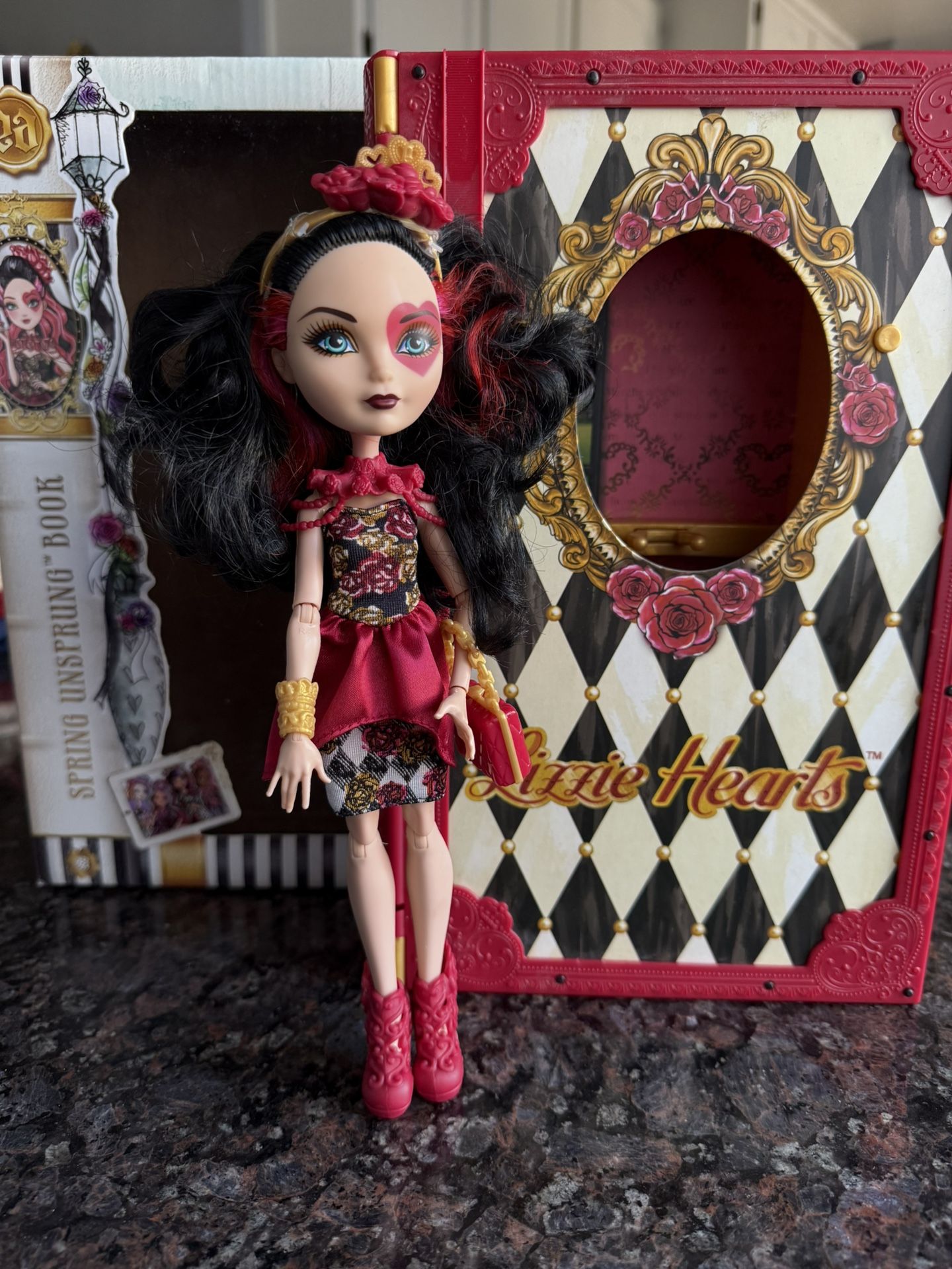 EVER AFTER HIGH LIZZIE HEARTS DOLL BOOK