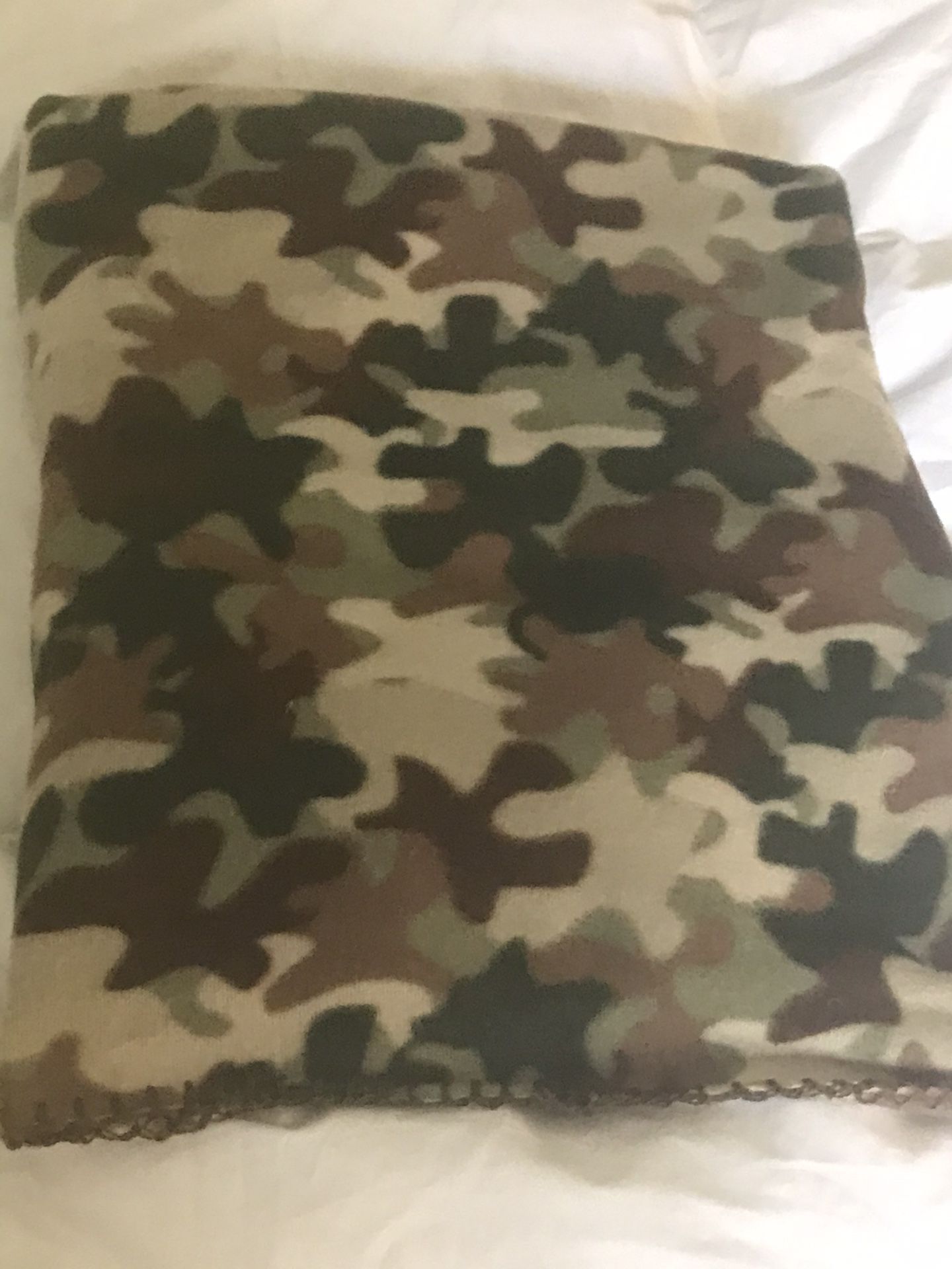 L Warm & Snuggley Camo Throw 50” Inches X 60” Inches