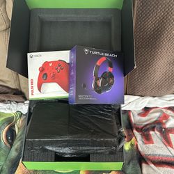 Like New In Box Xbox Series X ( Gamers Set )
