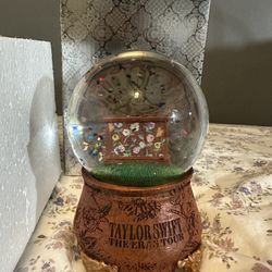 Taylor Swift THE ERAS TOUR Snow globe