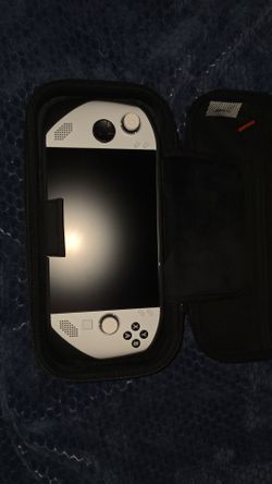 Legion Go S 8" - AMD Ryzen Z1 Extreme - WindowsOS -  POSSIBLE TRADE