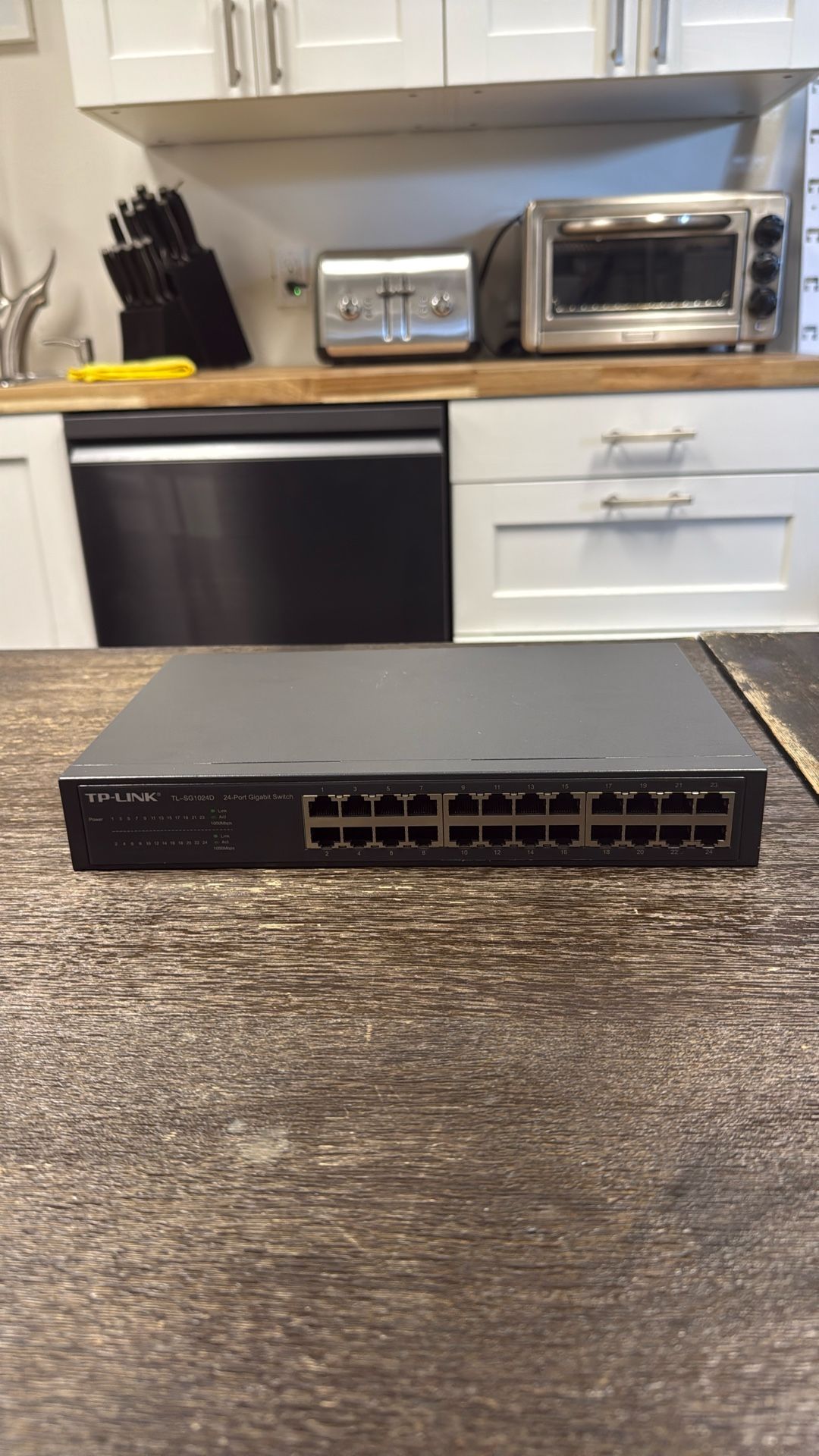 TP-Link TL-SG1024D 24-Port Switch