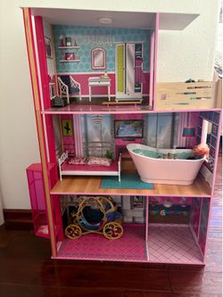 Beautiful Barbie dollhouse in good, clean condition!