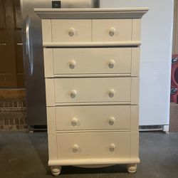 Children’s Cream Colored 5 Drawer Dresser