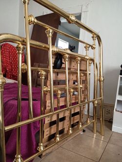 Bed frame queen size