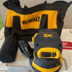 Dewalt DCW210 XR 20v Random Orbit palm sender w/tool bag