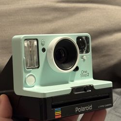 Polaroid one step2 i-type camera
