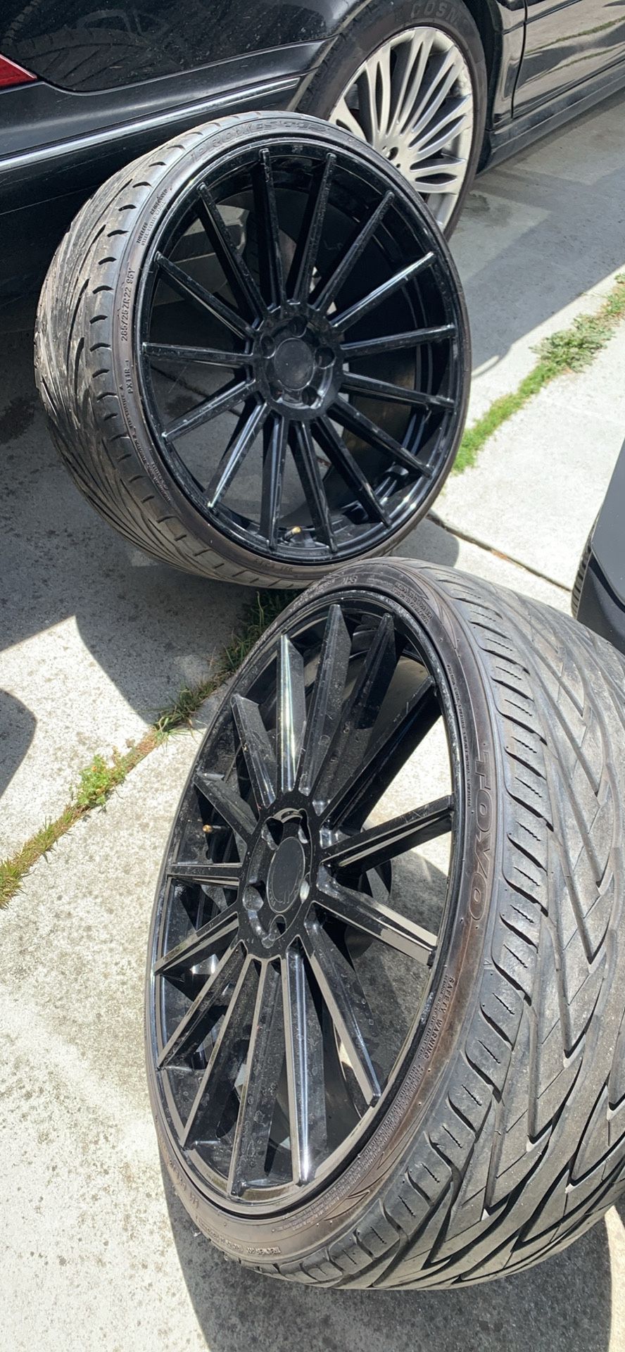 22” BLACK JAGUAR RF RIMS + TIRES