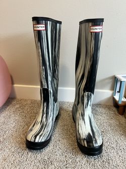 Women’s size 8 Hunter boots