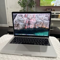 Apple MacBook Pro Touchbar / Fully Loaded With Programs