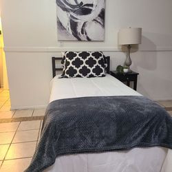 Twin bed/READ POST BEFORE ANY QUESTIONS