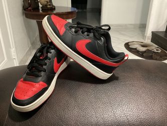 Nikes excellent condition size 4 1/2