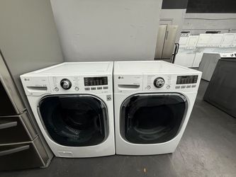 LG Washer and Dryer Gas Set