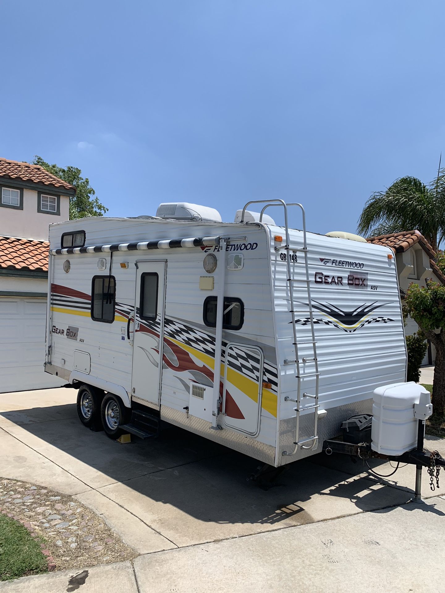 2005 Gearbox ASV by Fleetwood toy hauler 18 FT