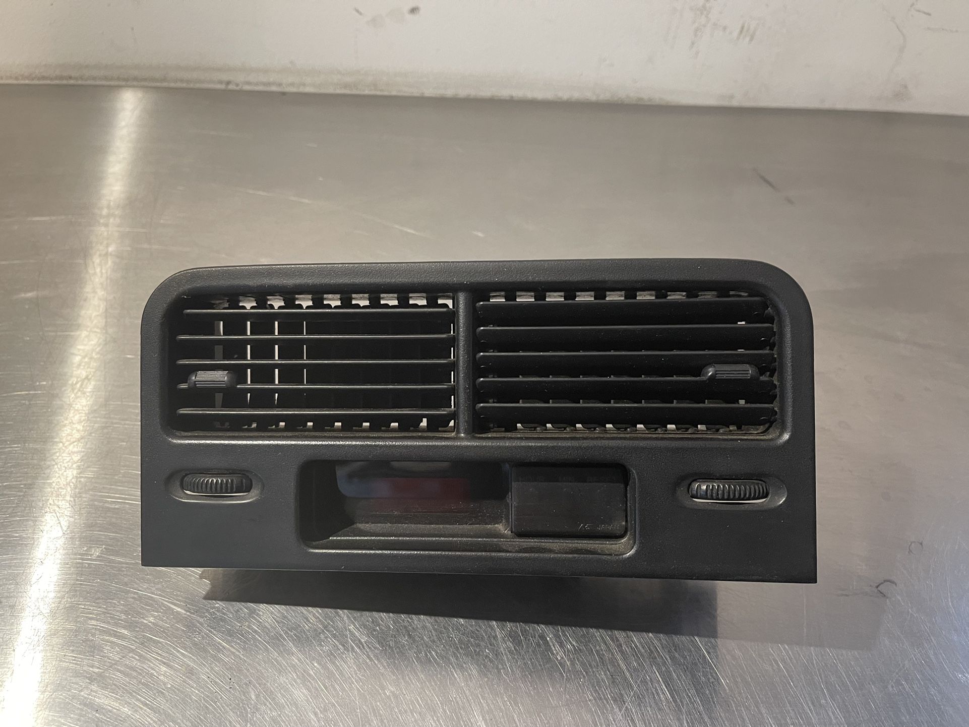 88-91 Honda CRX Center Vent & Clock